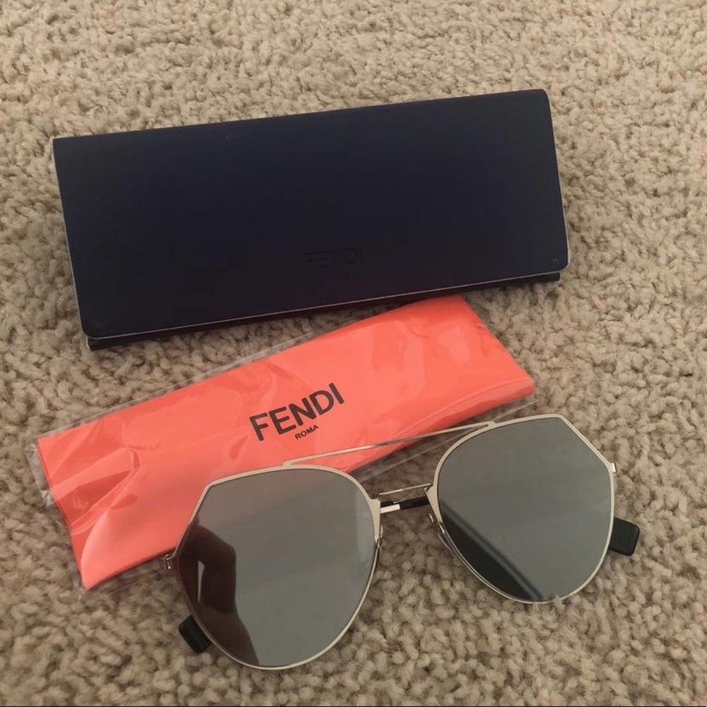 🚫SOLD ON TRADESY🚫Fendi Eyeline Silver